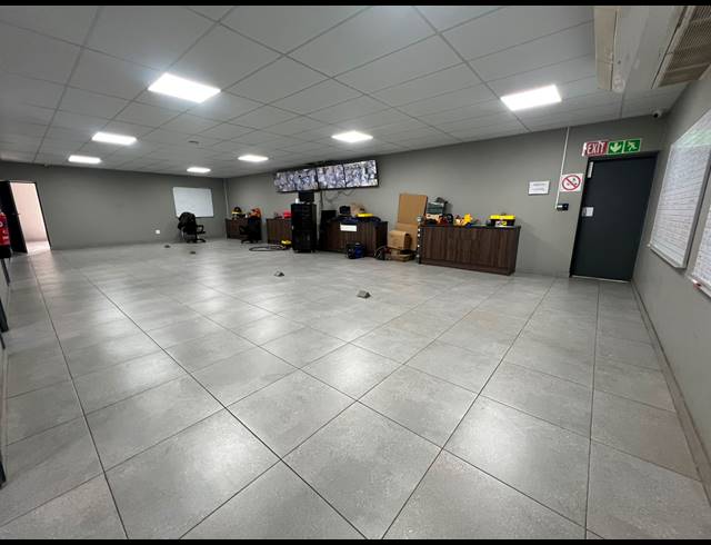 5,646M² WAREHOUSE TO LET IN KNOPJESLAAGTE